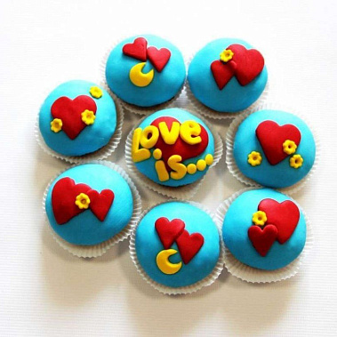 Капкейки "Love is..." купить - павловскийпосад.сладкоежкин.рф